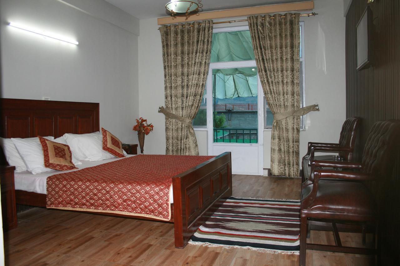 Pine Top Hotels Naran Ngoại thất bức ảnh