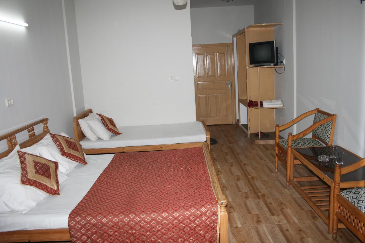 Pine Top Hotels Naran Ngoại thất bức ảnh