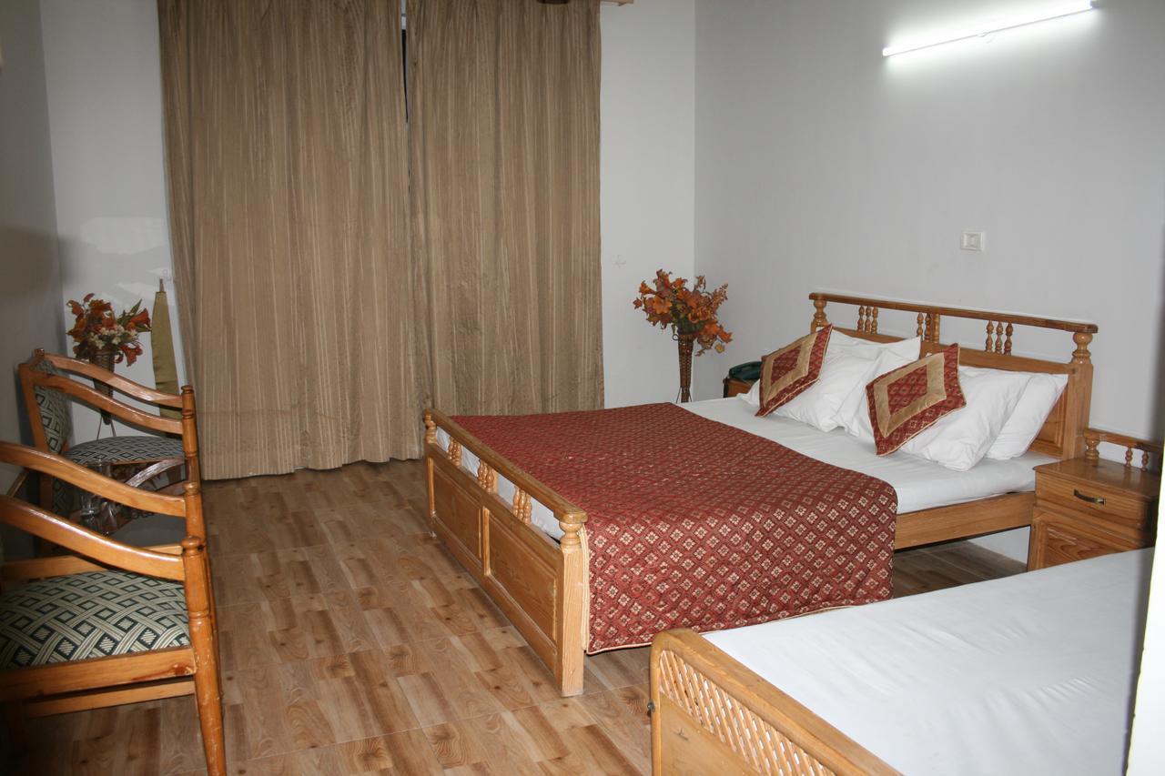 Pine Top Hotels Naran Ngoại thất bức ảnh