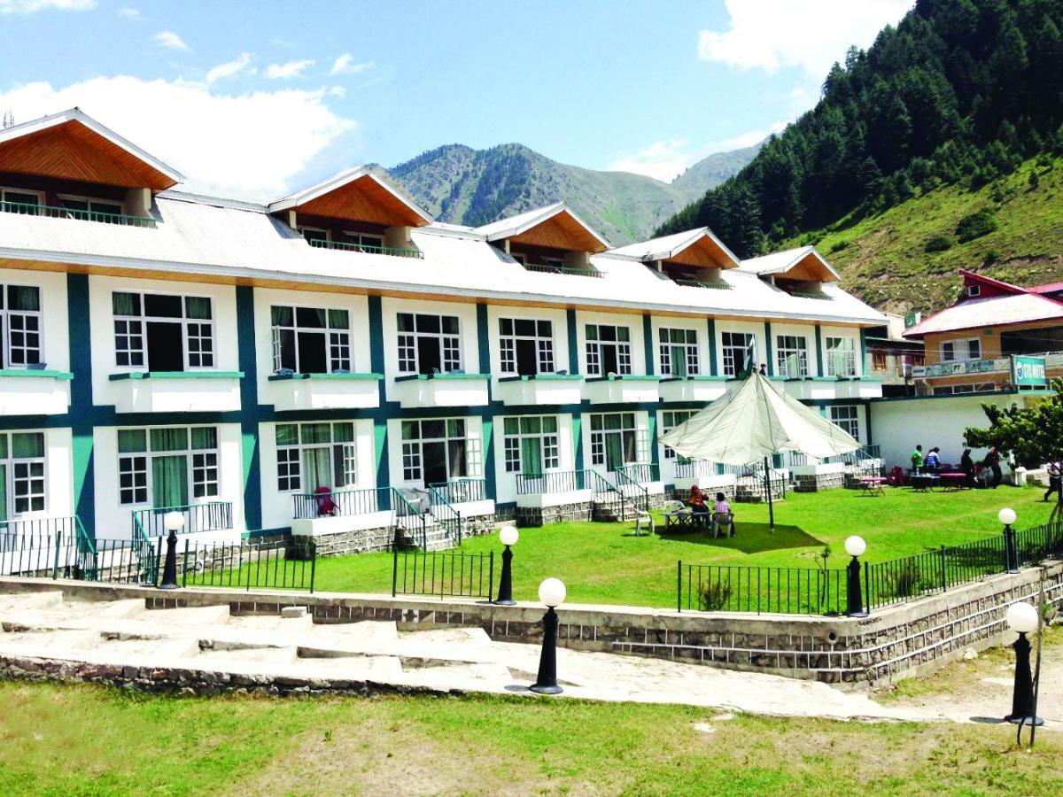 Pine Top Hotels Naran Ngoại thất bức ảnh