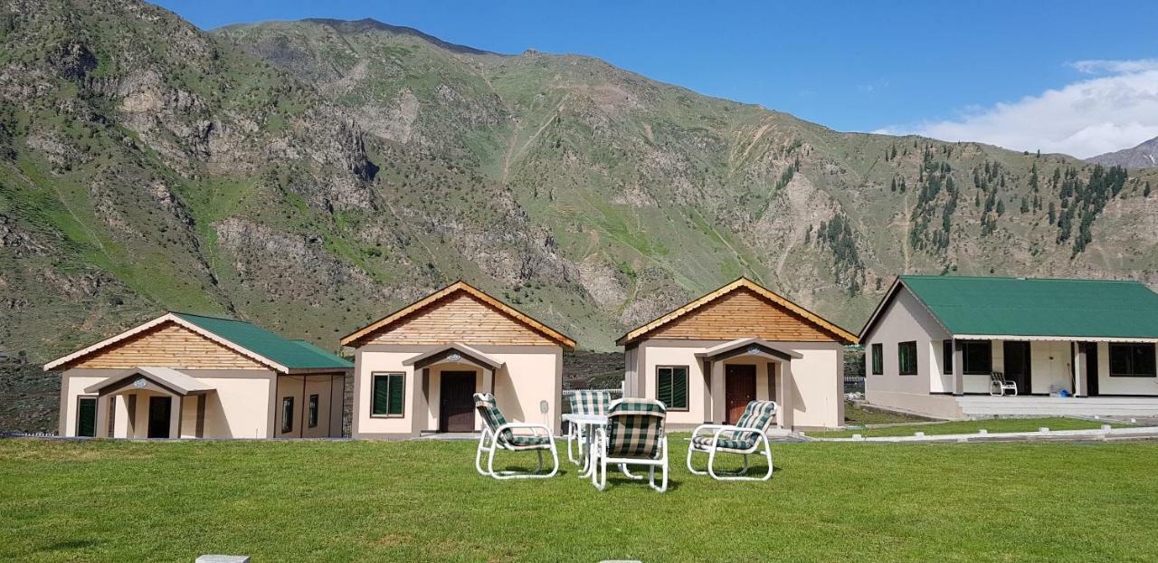 Pine Top Hotels Naran Ngoại thất bức ảnh